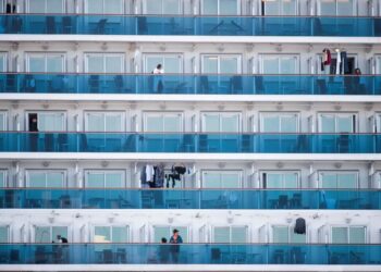Coronavirus: des milliers de personnes bloquées sur des paquebots de croisière en Australie