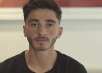 Futbolista gay australiano Cavallo se dice «abrumado» por apoyo recibido