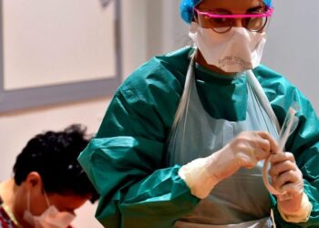 Une infirmière italienne, atteinte du coronavirus et exténuée, s&rsquo;est suicidée