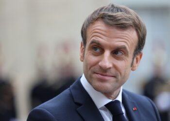 Covid-19: après d&rsquo;autres pays européens, la France lève des restrictions