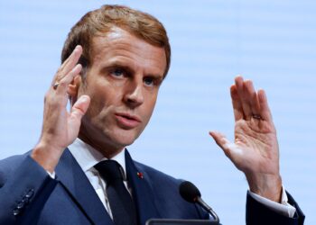 Le candidat Macron plaide pour « l&rsquo;émancipation » des Outre-mer