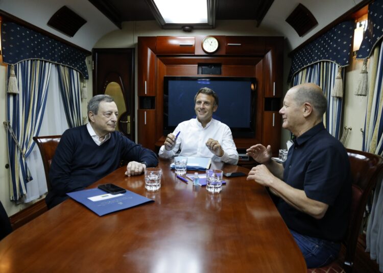 French President Emmanuel Macron (C), German Chancellor Olaf Scholz (R) and Italian Prime Minister Mario Draghi (L) travel on board a train bound to Kyiv after departing from Poland on June 16, 2022. - French President Emmanuel Macron, German Chancellor Olaf Scholz and Italian Prime Minister Mario Draghi left Poland June 16, 2022 onboard a train bound for Kyiv, an AFP reporter said. The three leaders left in the morning, according an AFP video, which showed the trio sitting together in a train compartment (Photo by Ludovic MARIN / various sources / AFP)