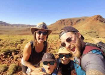 Français.es de l’année 2022: Vainqueurs du prix « Sport, art et culture », Élodie et Guillaume ont tout quitté pour sillonner les routes en caravane avec leurs deux enfants