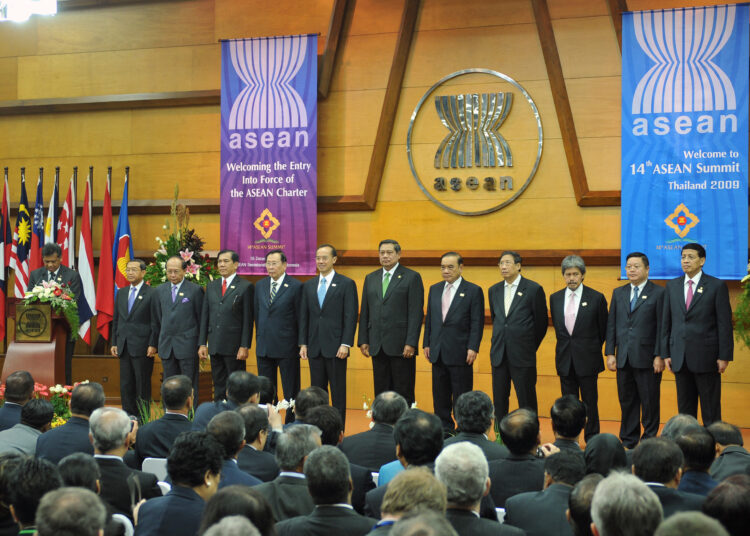 Indonesian President Susilo Bambang Yudhoyono (6th R), Secretary-General of the Association of South East Asian Nations (ASEAN) Surin Pitsuwan (6th L), Minister of Information and Communication Technology of Thailand representing the ASEAN Chair Mun Patanotai (5th R) and ASEAN country's foreign ministers, attend the "Welcoming the Entry into Force of ASEAN Charter" ceremony in Jakarta on December 15, 2008. ASEAN took a major step toward becoming an EU-style community with the signing into force of a new charter setting benchmarks of democracy. AFP PHOTO/Bay ISMOYO (Photo by BAY ISMOYO / AFP)