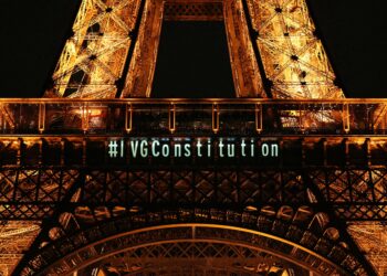Francia, primer país en proteger el aborto en su Constitución