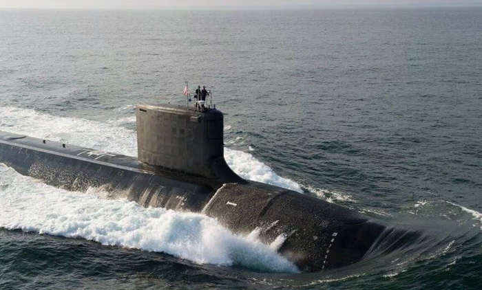 L’Australie souhaite disposer de nouveaux sous-marins à propulsion nucléaire, mêlant des submersibles du projet Aukus et des SNA américains de classe Virginia dont fait partie l’USS North Dakota (photo). | US NAVY