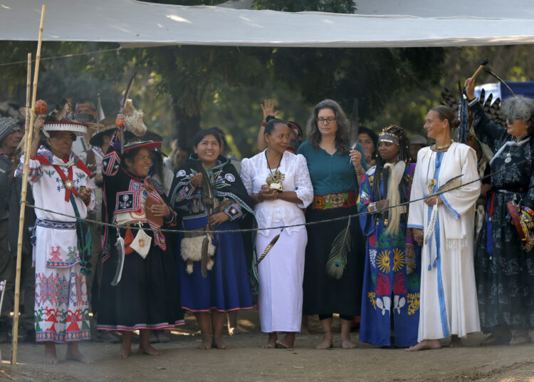Indigenous leaders attend a 'kiva', an ancestral ceremony of the pre-Columbian Anasazi culture, in Graneros, O'Higgins region, Chile on March 23, 2025. Leaders from 22 indigenous communities from five continents concluded a 46-day pilgrimage around the world with a prayer in Chile, in which they called for greater protection of nature. (Photo by Javier TORRES / AFP)