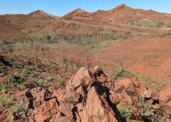 Científicos australianos descubren el cráter de meteorito más antiguo del mundo