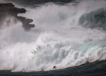 Australie : vagues gigantesques, six personnes meurent noyées durant le weekend de Pâques