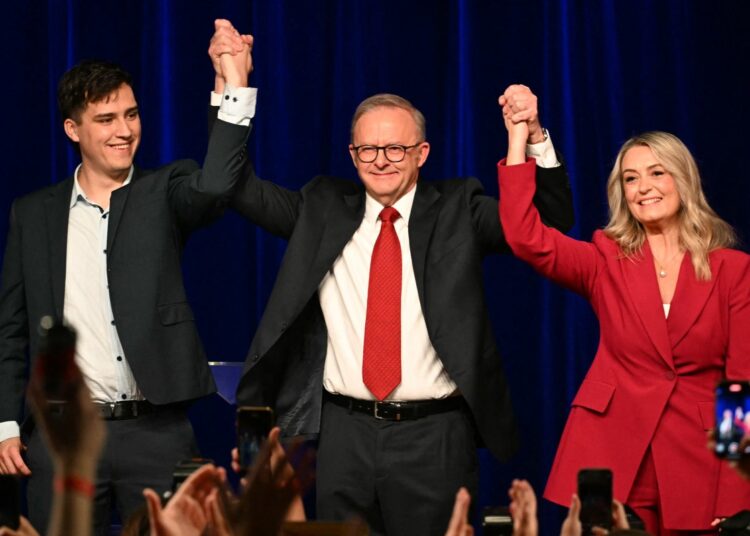 Australia's Prime Minister Anthony Albanese gestures with his partner Jodie Haydon and son Nathan after winning the general election at the Labor Party election night event in Sydney on May 3, 2025. Australia's left-leaning Prime Minister Anthony Albanese claimed victory in a general election on May 3, vowing to steer the nation through a rough patch of global uncertainty. (Photo by Saeed KHAN / AFP)