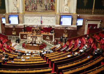Teens underwhelmed by France’s social media ban