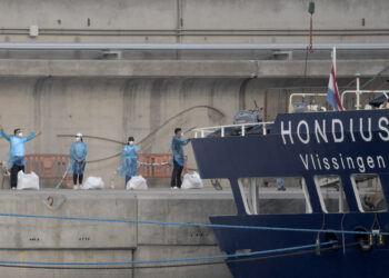 Australia to quarantine six people from hantavirus ship
